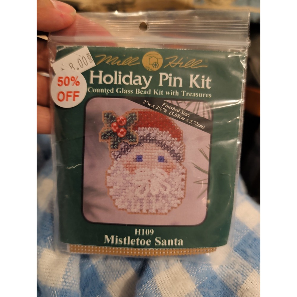 New Kit Mill Hill Counted Glass Beaded H109 Mistletoe Santa Christmas Pin